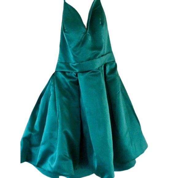 STUNNING GREEN SATIN HALTER COCKTAIL DRESS W/POCK - Picture 8 of 8
